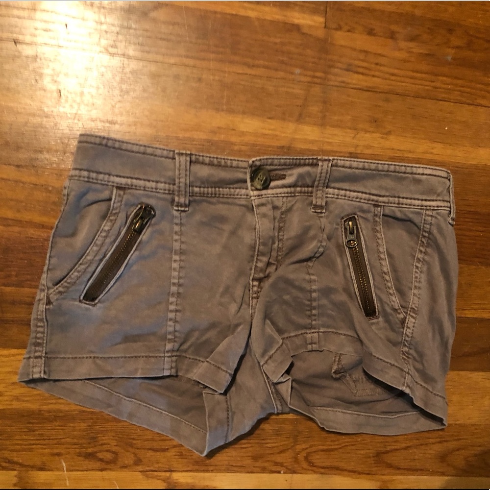 American Eagle tan size 2 zipper shorts